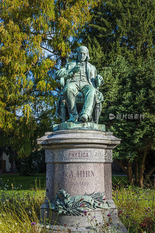 Frederic Bartholdi在Colmar的Gustave-Adolphe Hirn雕塑